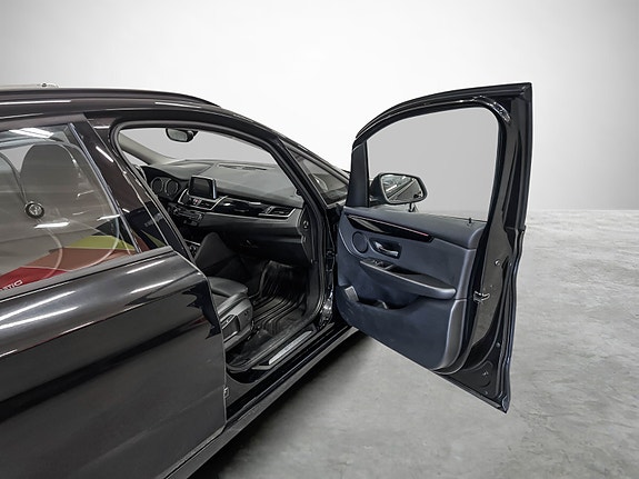 BMW 225xe 22 of 30