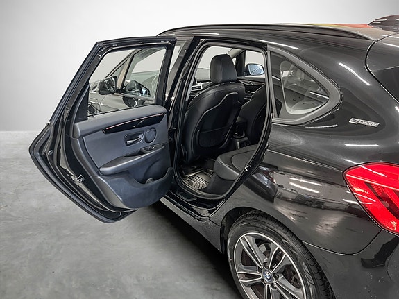 BMW 225xe 26 of 30