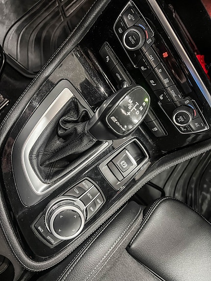 BMW 225xe 20 of 30