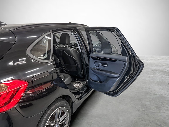 BMW 225xe 23 of 30