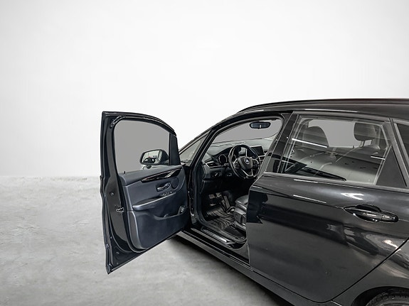 BMW 225xe 10 of 30