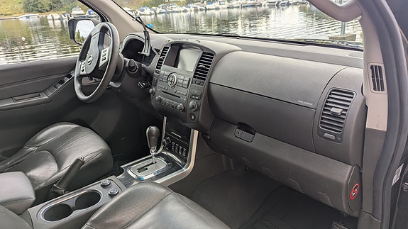 Nissan Pathfinder 8 of 30