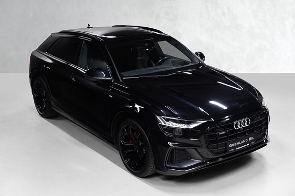 Audi Q8 2 of 30