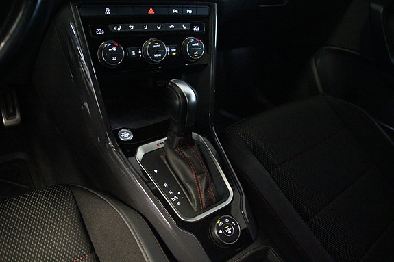 Volkswagen T-Roc 17 of 30