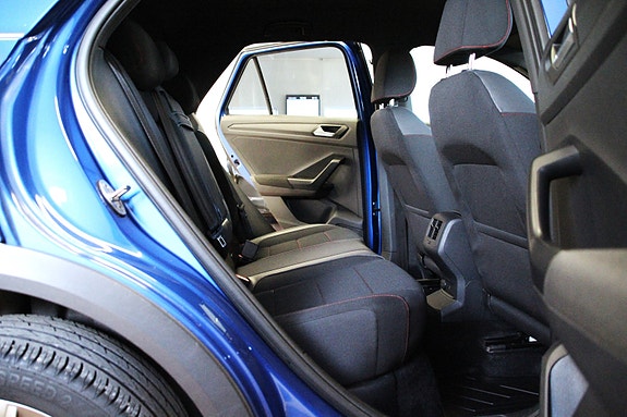 Volkswagen T-Roc 30 of 30