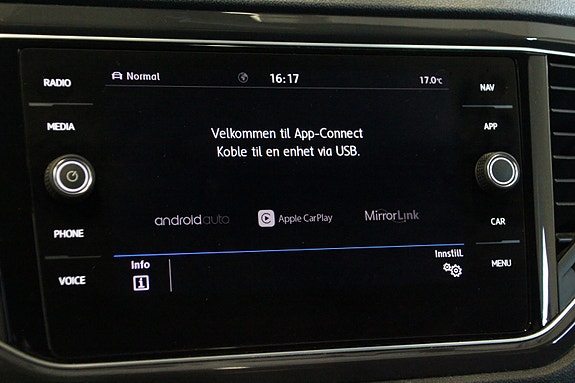 Volkswagen T-Roc 25 of 30