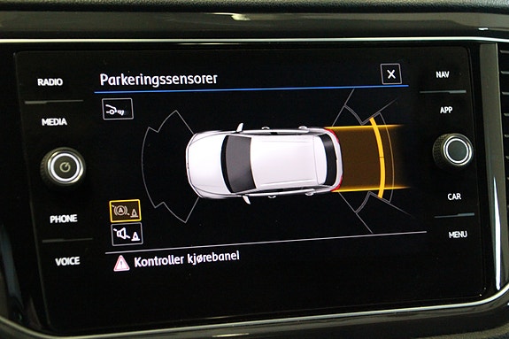 Volkswagen T-Roc 29 of 30