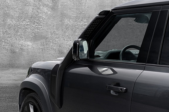 Land Rover Defender 110 9 of 30