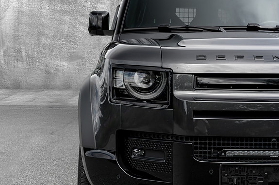 Land Rover Defender 110 2 of 30