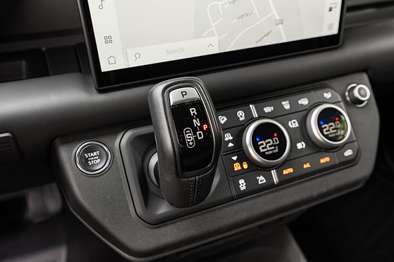 Land Rover Defender 110 29 of 30