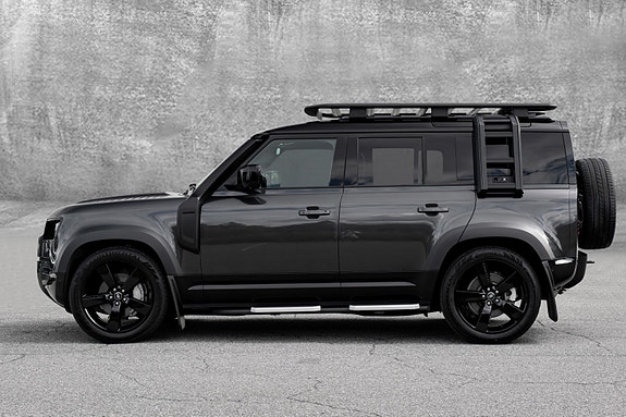 Land Rover Defender 110 14 of 30