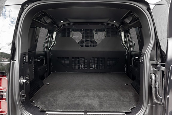 Land Rover Defender 110 19 of 30
