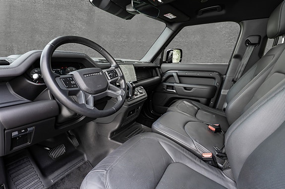 Land Rover Defender 110 20 of 30