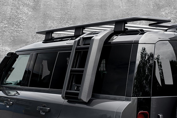 Land Rover Defender 110 8 of 30