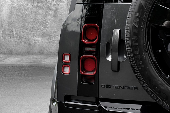 Land Rover Defender 110 12 of 30