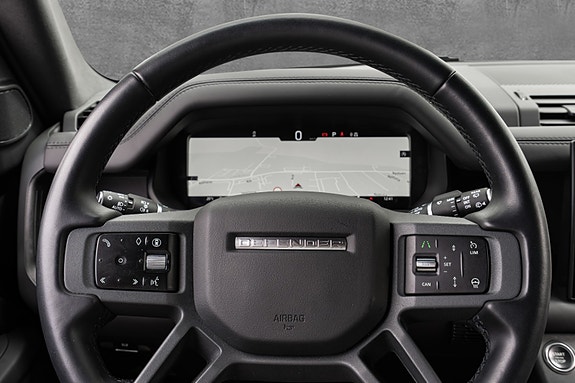 Land Rover Defender 110 21 of 30