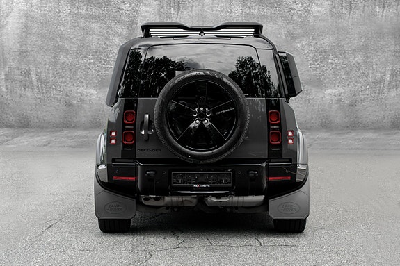 Land Rover Defender 110 11 of 30