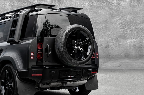 Land Rover Defender 110 7 of 30