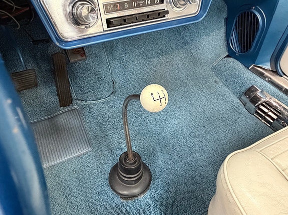 Chevrolet Corvair 24 of 30