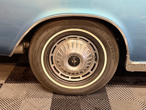 Chevrolet Corvair 5 of 30
