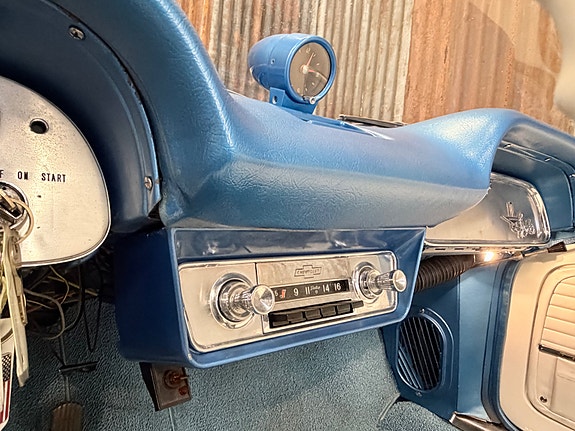 Chevrolet Corvair 23 of 30