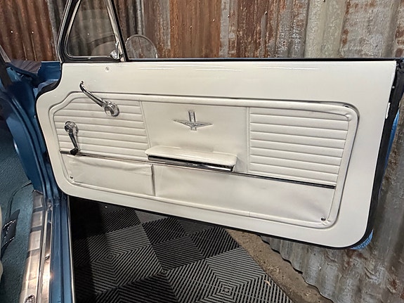 Chevrolet Corvair 27 of 30