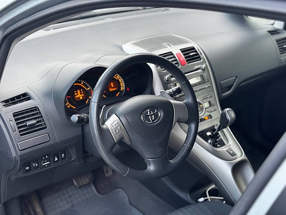 Toyota Auris 7 of 10