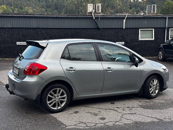 Toyota Auris 8 of 10