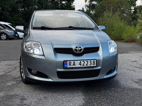 Toyota Auris 5 of 10
