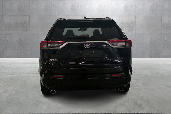 Toyota RAV4 Plug-in Hybrid 4 of 24