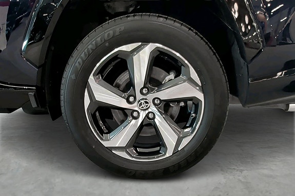 Toyota RAV4 Plug-in Hybrid 21 of 24