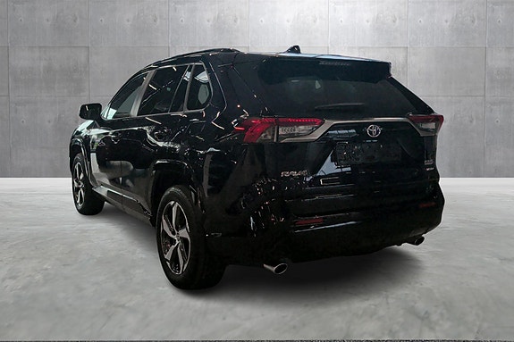 Toyota RAV4 Plug-in Hybrid 3 of 24