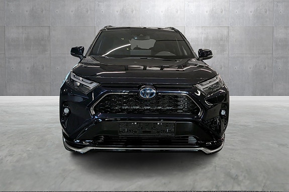 Toyota RAV4 Plug-in Hybrid 8 of 24