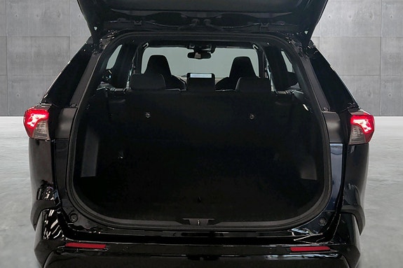 Toyota RAV4 Plug-in Hybrid 19 of 24
