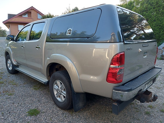 Toyota HiLux 2 of 14
