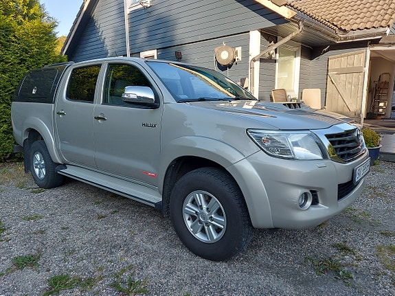 Toyota HiLux 12 of 14