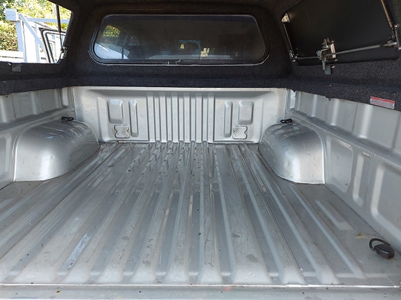 Toyota HiLux 10 of 14