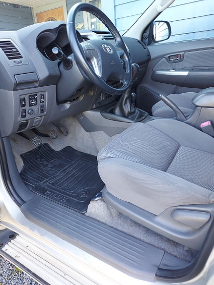 Toyota HiLux 6 of 14