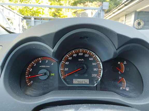 Toyota HiLux 4 of 14