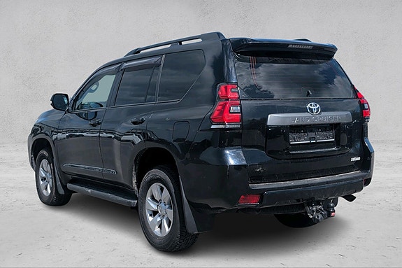 Toyota Land Cruiser 3 of 5