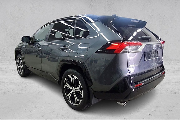 Toyota RAV4 Plug-in Hybrid 3 of 5