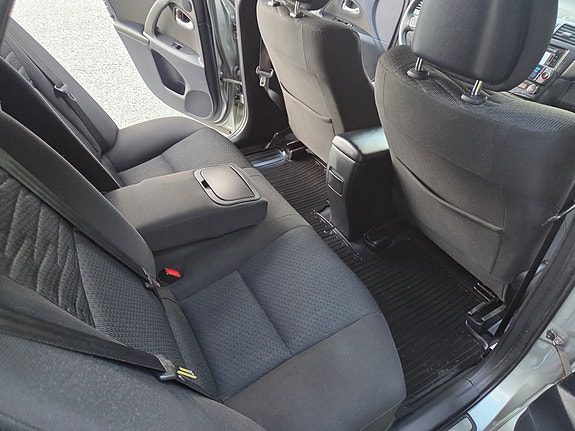 Toyota Avensis 24 of 30