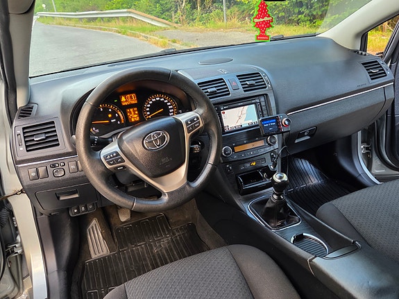 Toyota Avensis 21 of 30