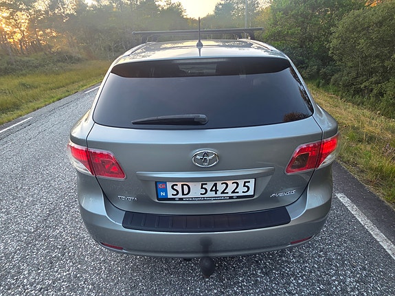 Toyota Avensis 6 of 30