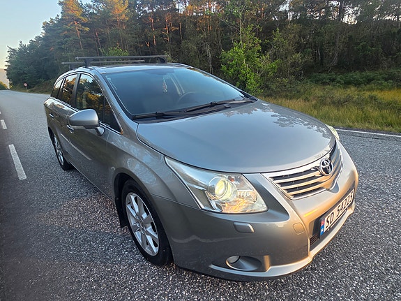 Toyota Avensis 3 of 30