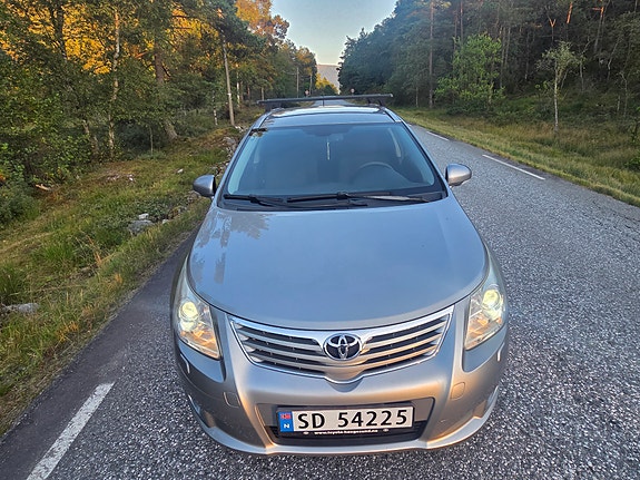 Toyota Avensis 2 of 30