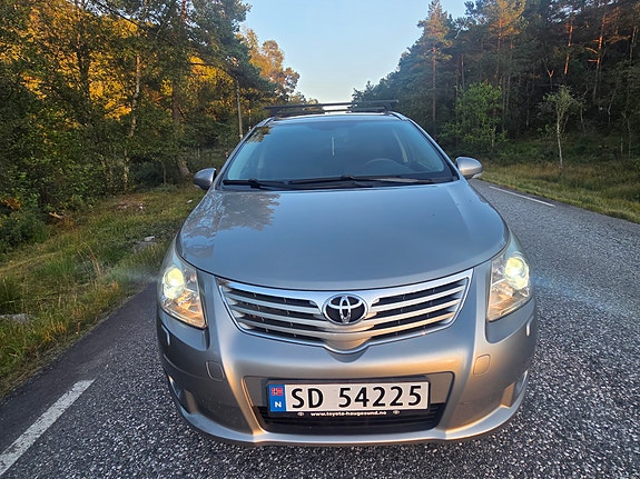 Toyota Avensis 4 of 30