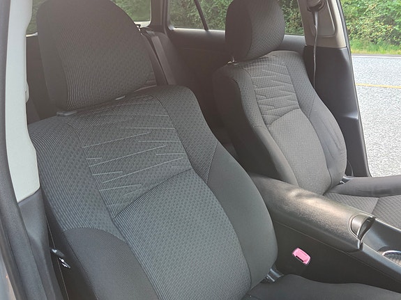 Toyota Avensis 23 of 30