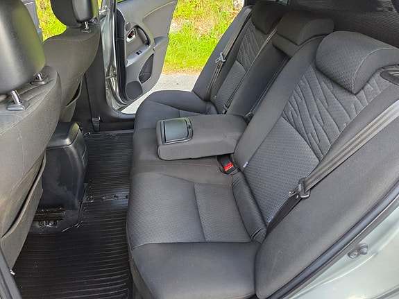Toyota Avensis 25 of 30
