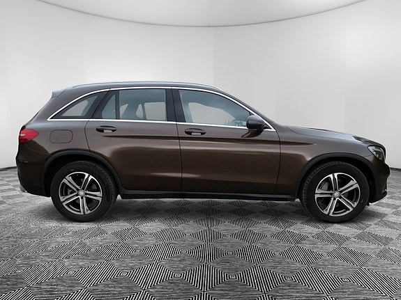 Mercedes-Benz GLC220 d 2 of 17